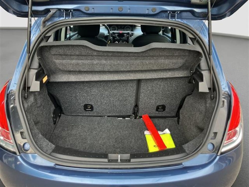 Lancia Ypsilon usata a Bologna (10)
