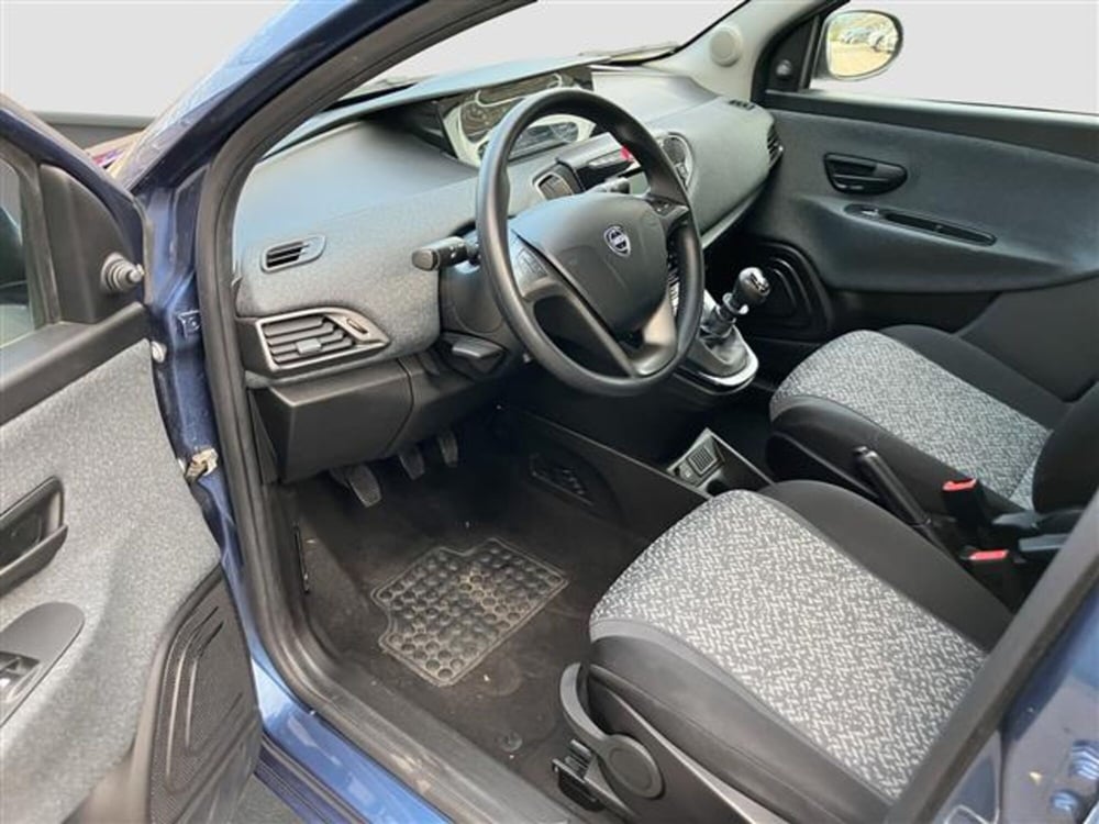 Lancia Ypsilon usata a Bologna (13)