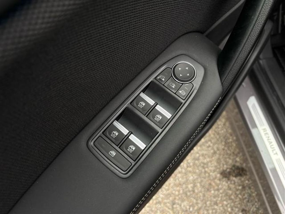 Renault Symbioz nuova a Pavia (13)