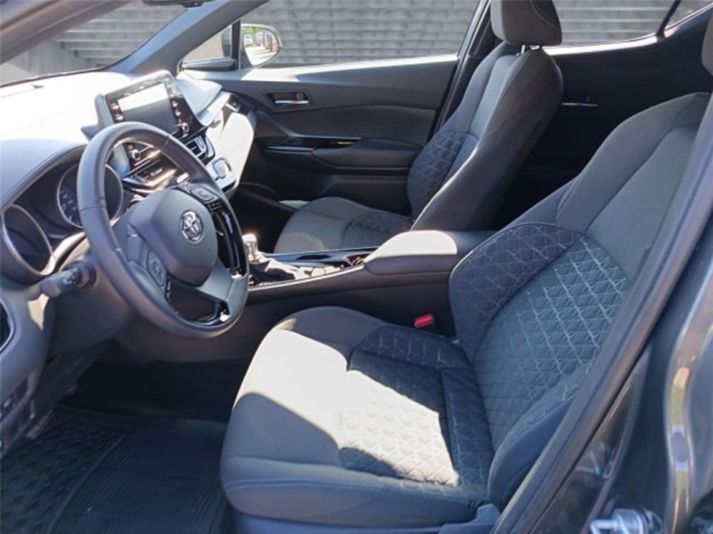 Toyota Toyota C-HR usata a Bari (10)