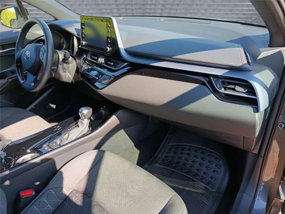 Toyota Toyota C-HR usata a Bari (12)