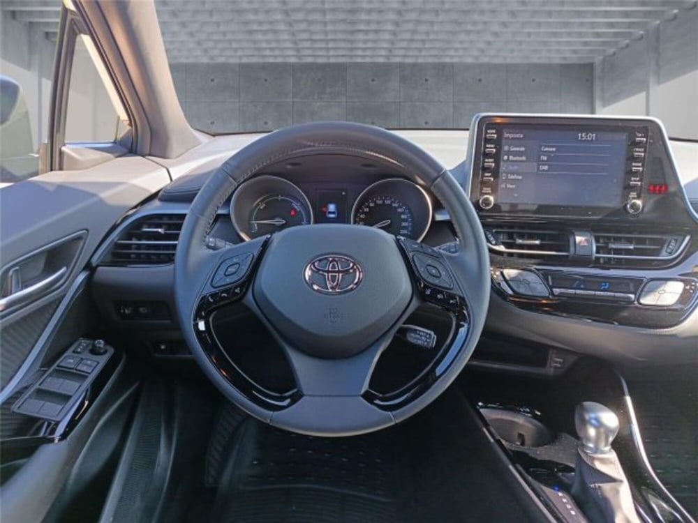 Toyota Toyota C-HR usata a Bari (14)