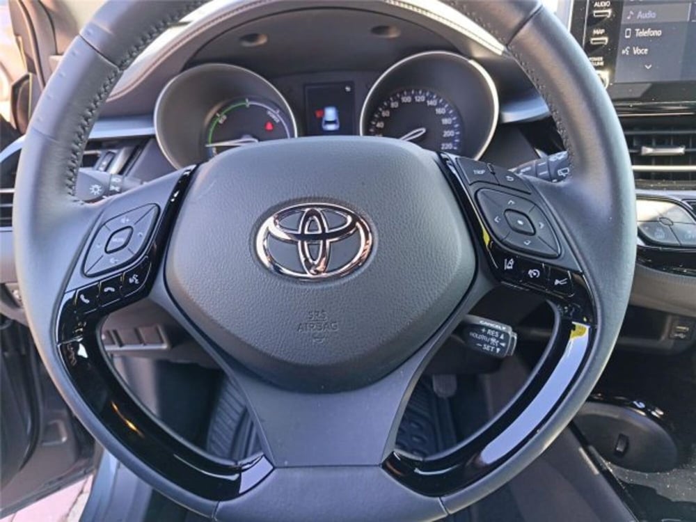 Toyota Toyota C-HR usata a Bari (15)
