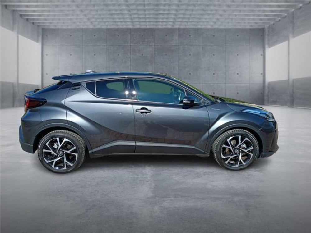 Toyota Toyota C-HR usata a Bari (7)