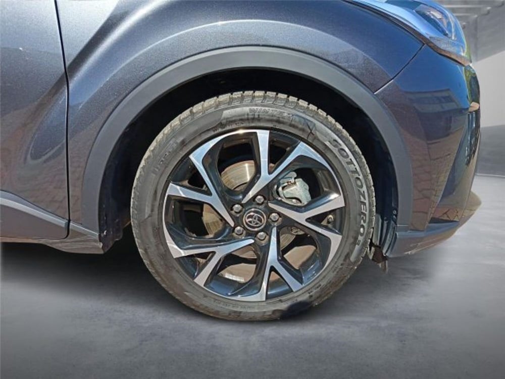Toyota Toyota C-HR usata a Bari (8)