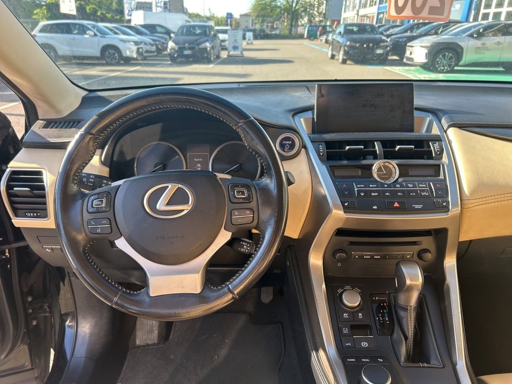 Lexus NX usata a Piacenza (11)