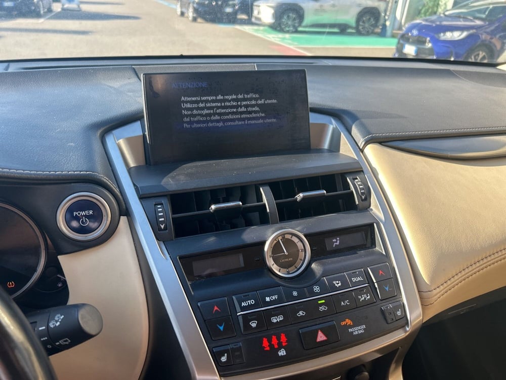 Lexus NX usata a Piacenza (14)