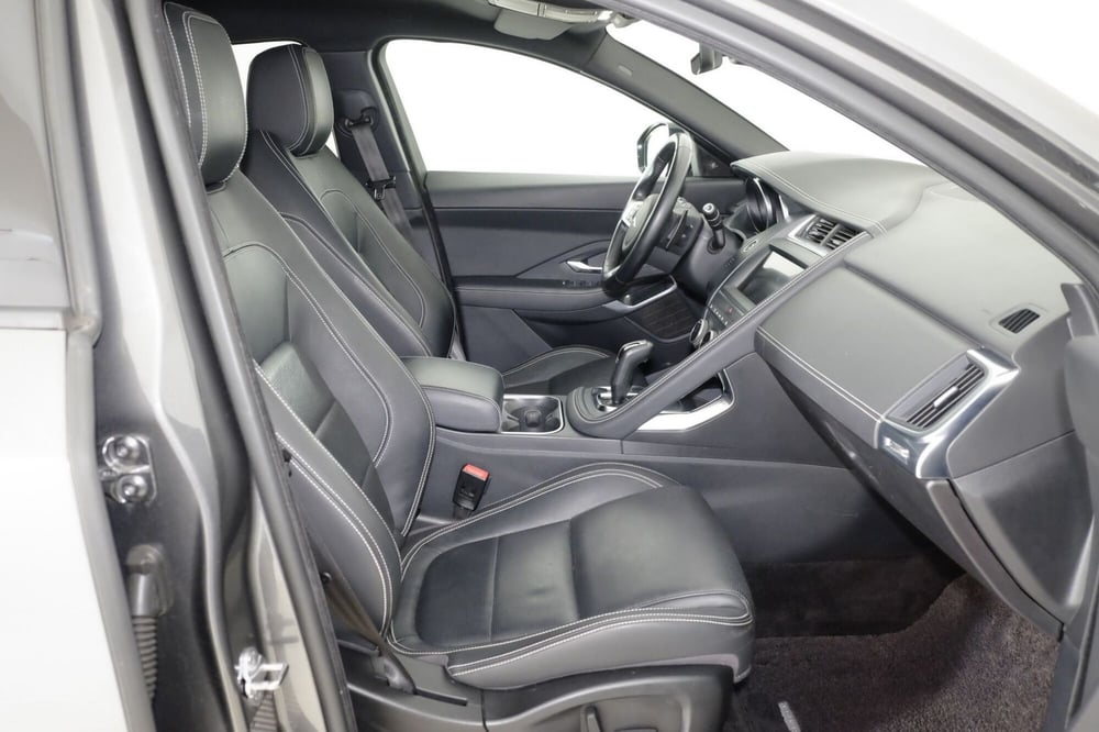 Jaguar E-Pace usata a Torino (5)