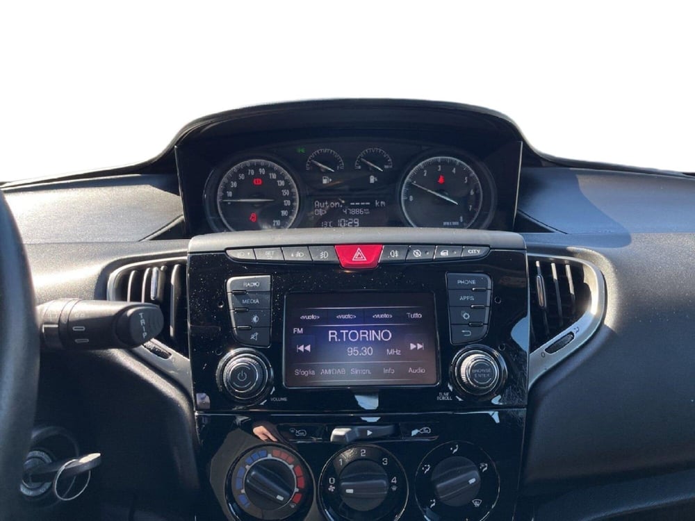Lancia Ypsilon usata a Torino (13)