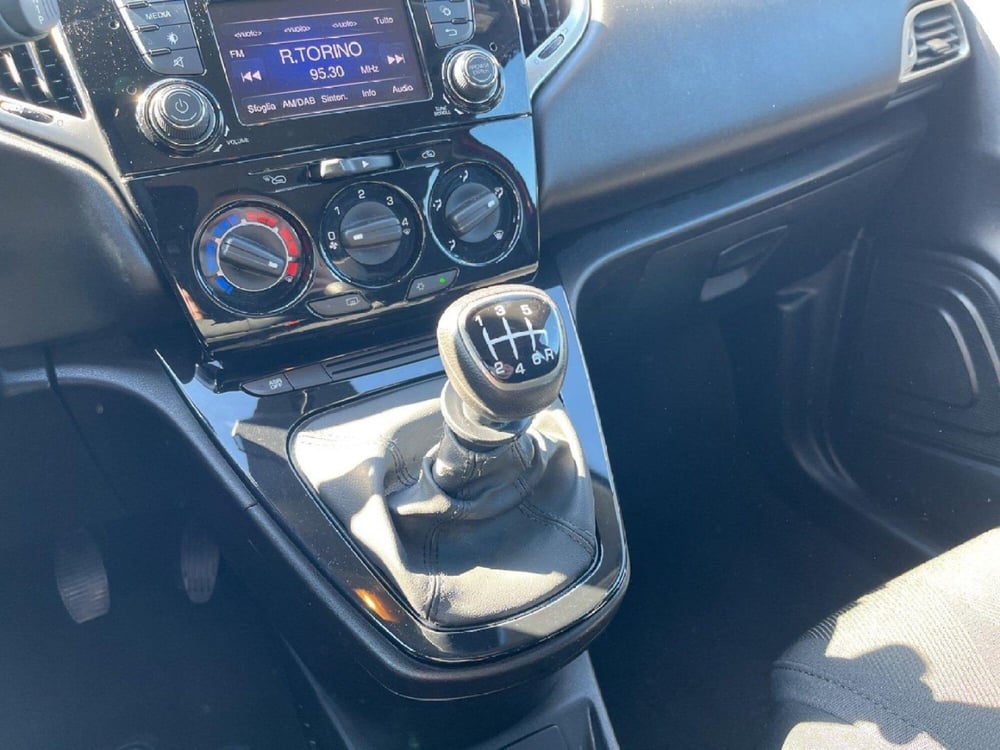 Lancia Ypsilon usata a Torino (14)