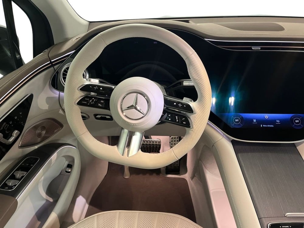Mercedes-Benz EQS SUV usata a Milano (11)