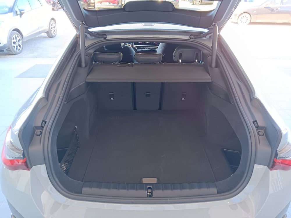 BMW i4 usata a Asti (13)