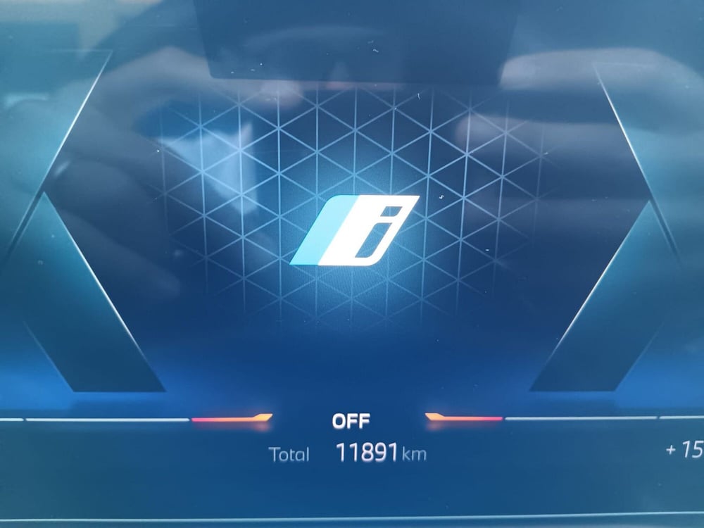 BMW i4 usata a Asti (19)