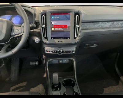 Volvo XC40 B3 automatico Essential nuova a Ravenna