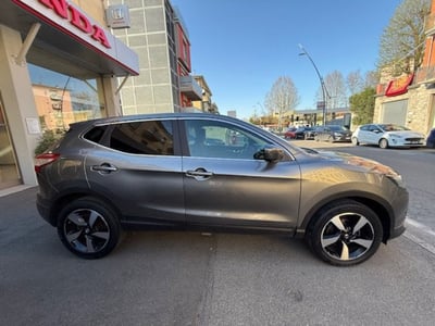 Nissan Qashqai 1.2 DIG-T N-Connecta del 2016 usata a Parma