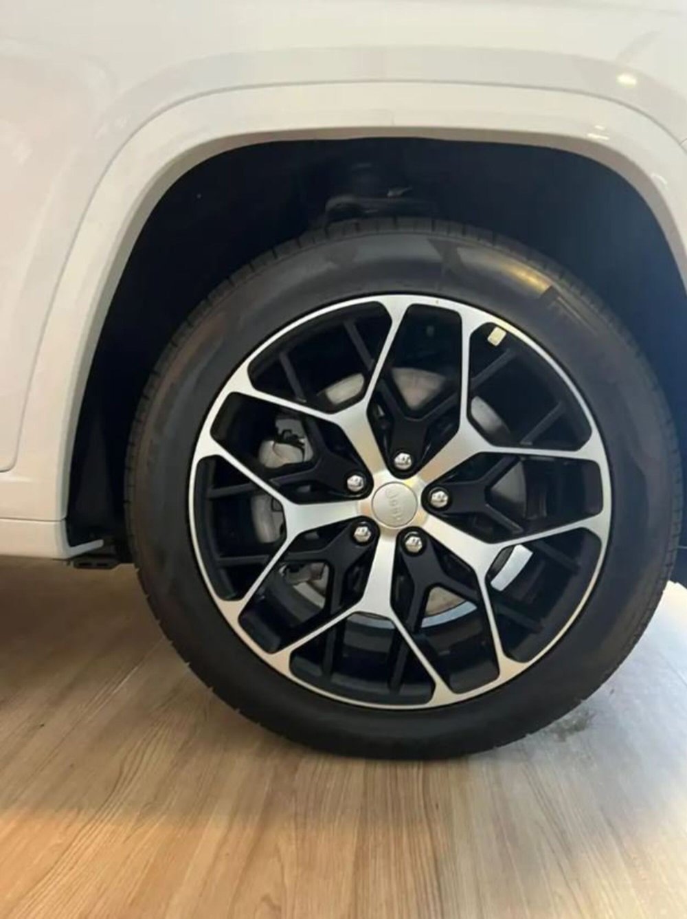Jeep Grand Cherokee nuova a Latina (4)