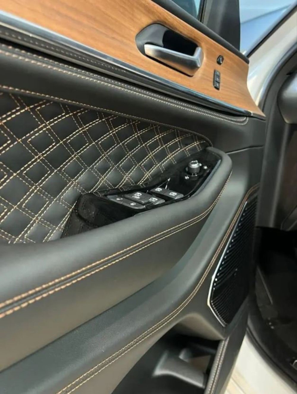 Jeep Grand Cherokee nuova a Latina (5)