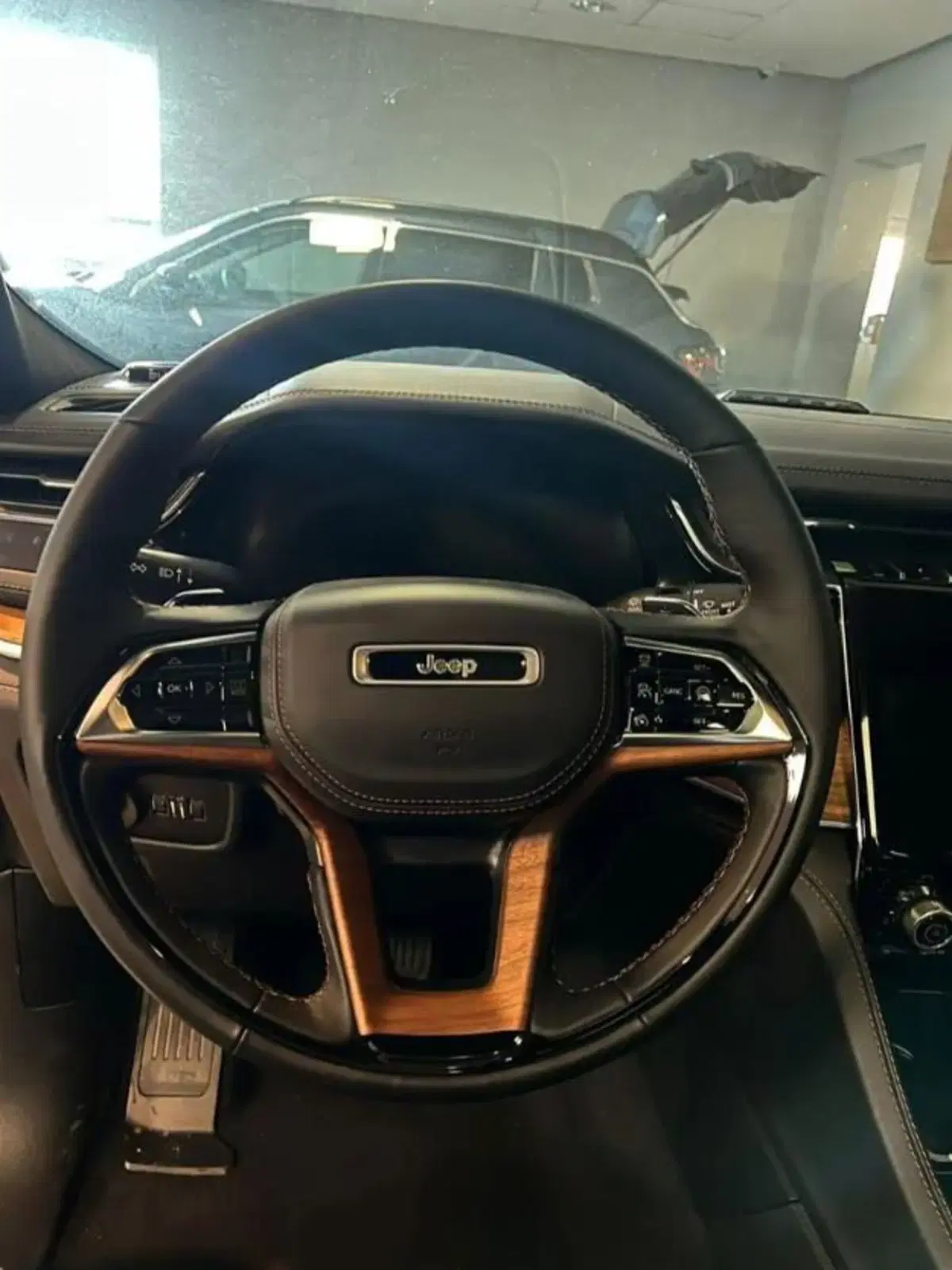 Jeep Grand Cherokee nuova a Latina (7)