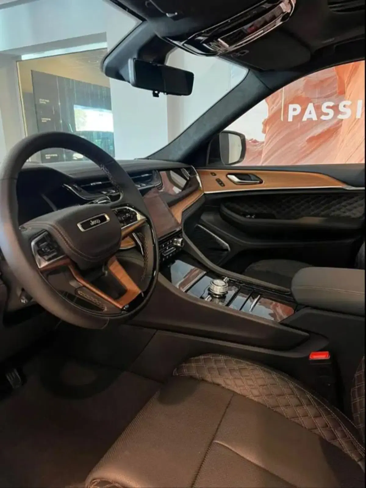 Jeep Grand Cherokee nuova a Latina (9)