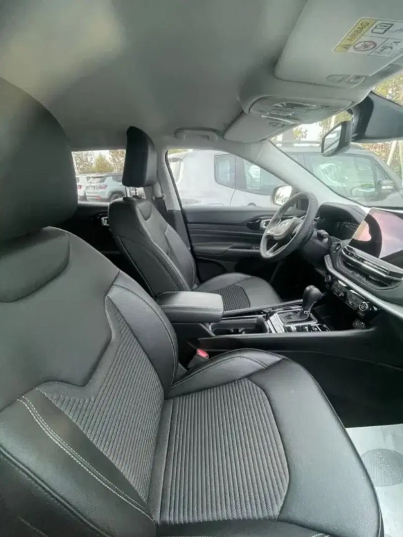 Jeep Compass nuova a Latina (6)