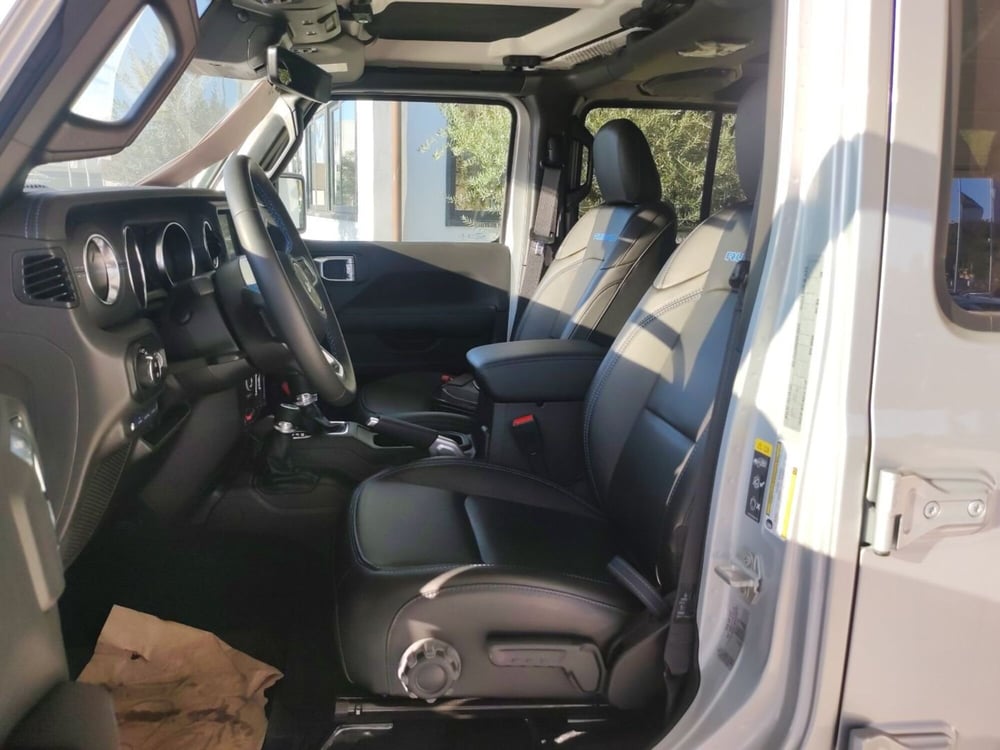 Jeep Wrangler Unlimited nuova a Latina (11)