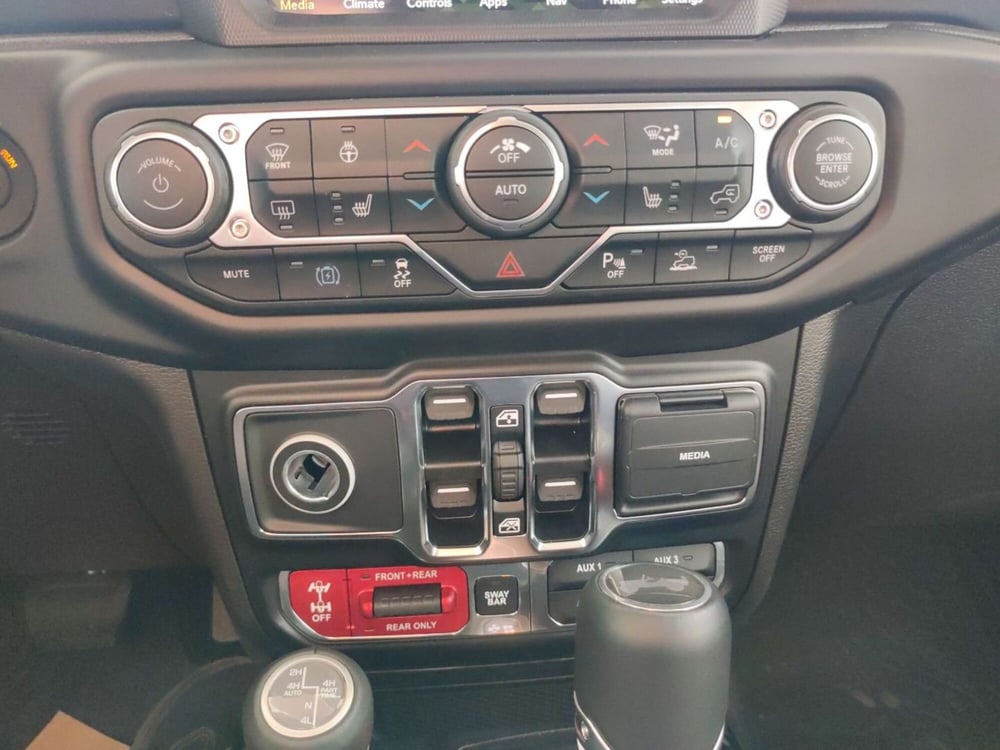 Jeep Wrangler Unlimited nuova a Latina (15)
