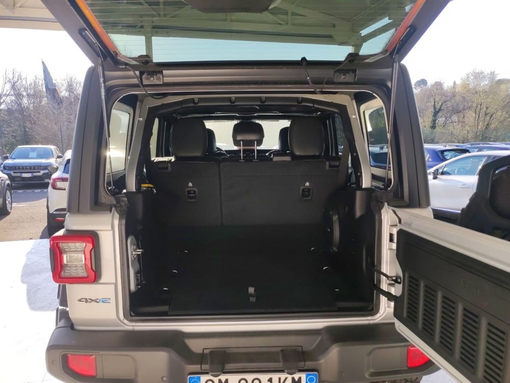 Jeep Wrangler Unlimited nuova a Latina (8)