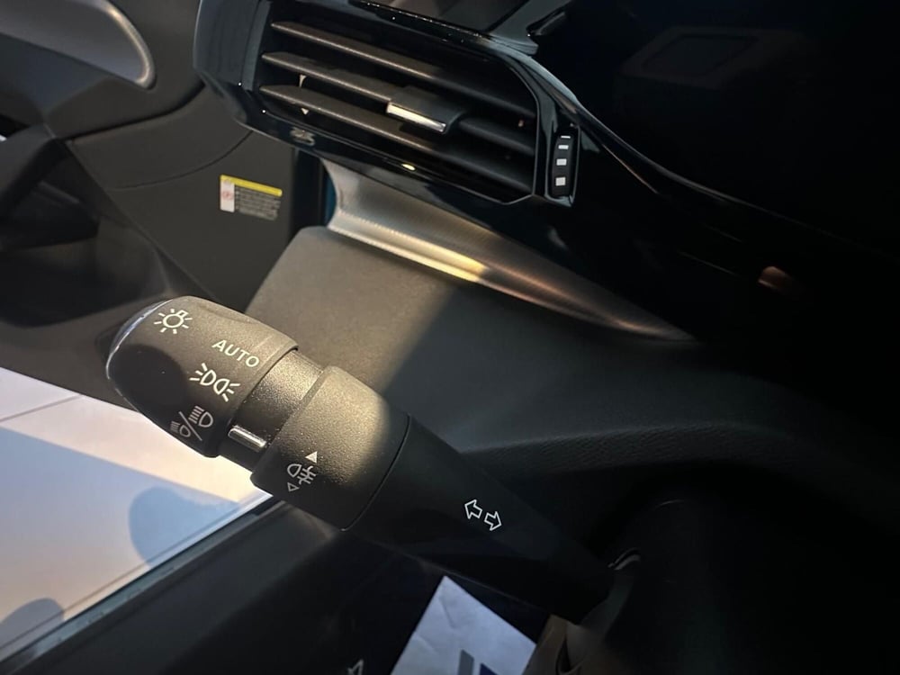 Peugeot 408 usata a Milano (15)