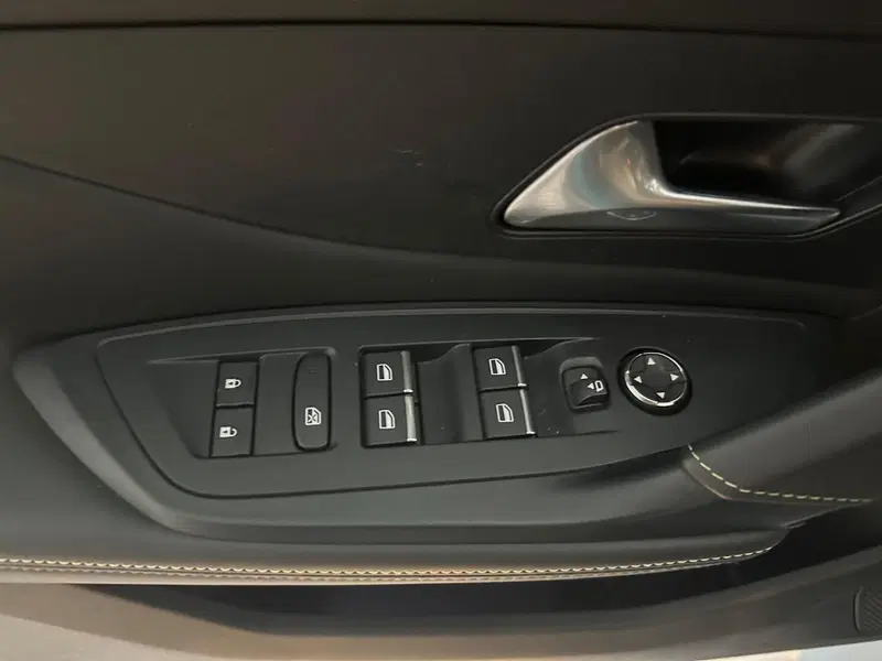 Peugeot 408 usata a Milano (7)