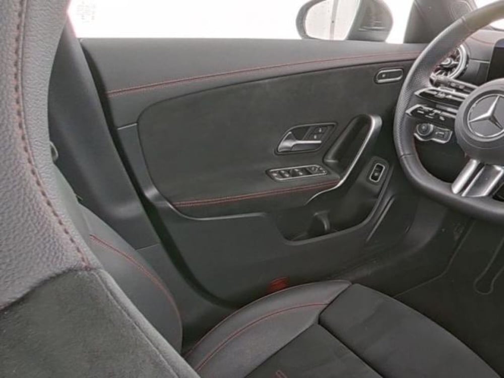 Mercedes-Benz CLA Shooting Brake usata a Milano (5)