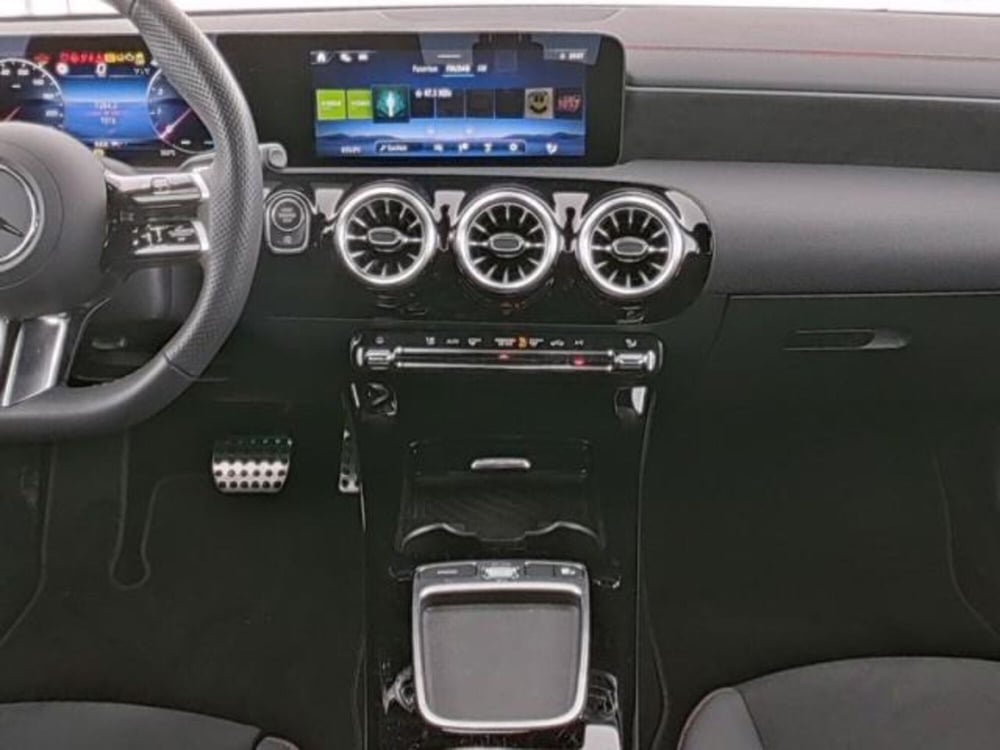 Mercedes-Benz CLA Shooting Brake usata a Milano (6)