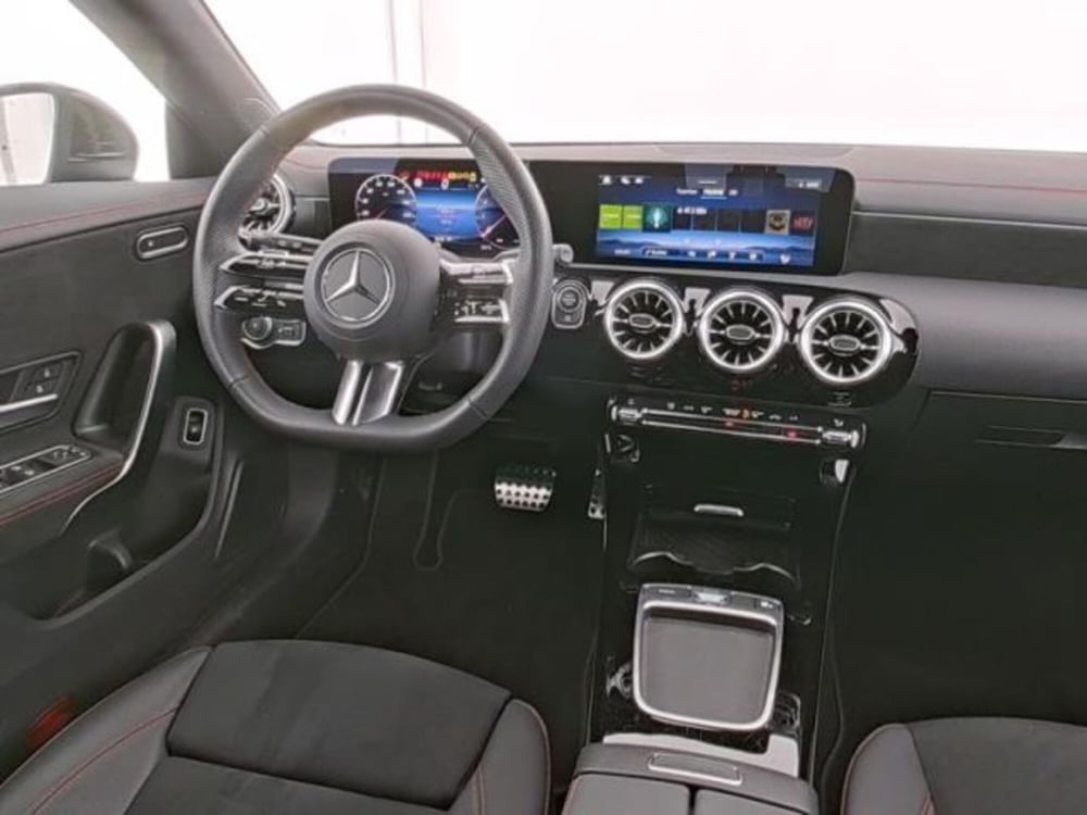 Mercedes-Benz CLA Shooting Brake usata a Milano (7)