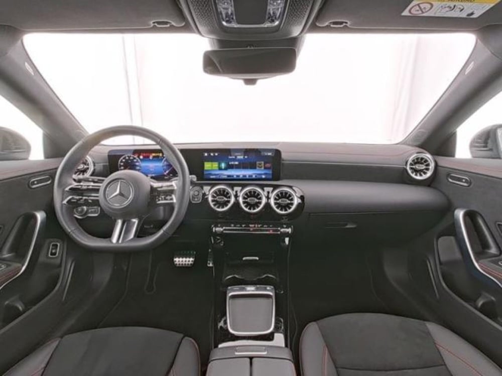Mercedes-Benz CLA Shooting Brake usata a Milano (8)