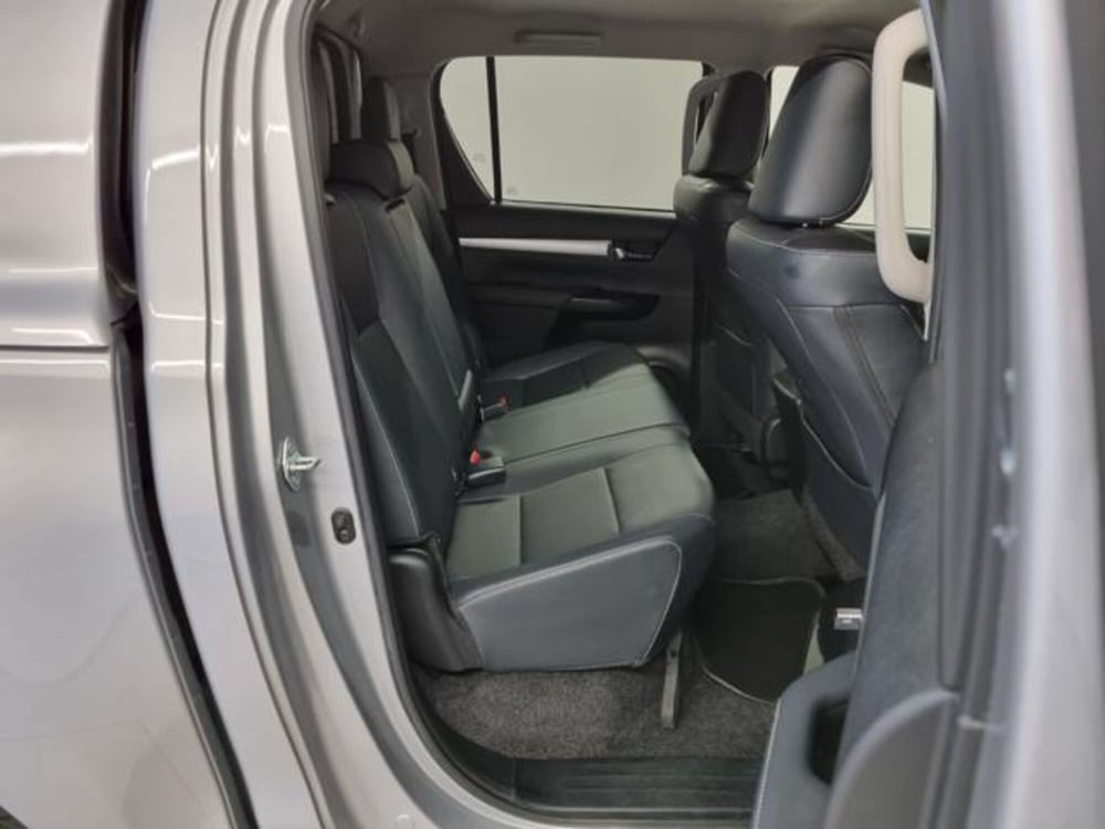 Toyota Hilux usata a Como (10)