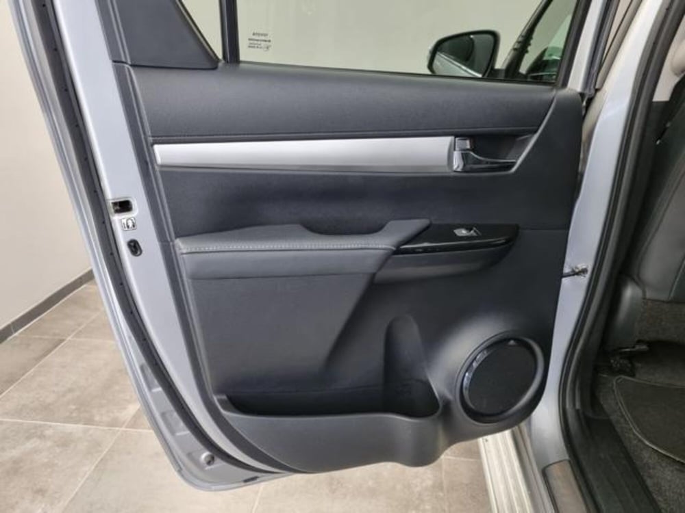 Toyota Hilux usata a Como (18)
