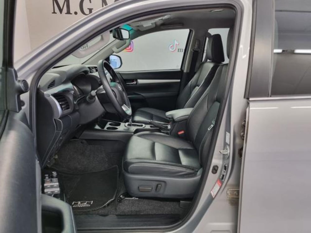 Toyota Hilux usata a Como (7)
