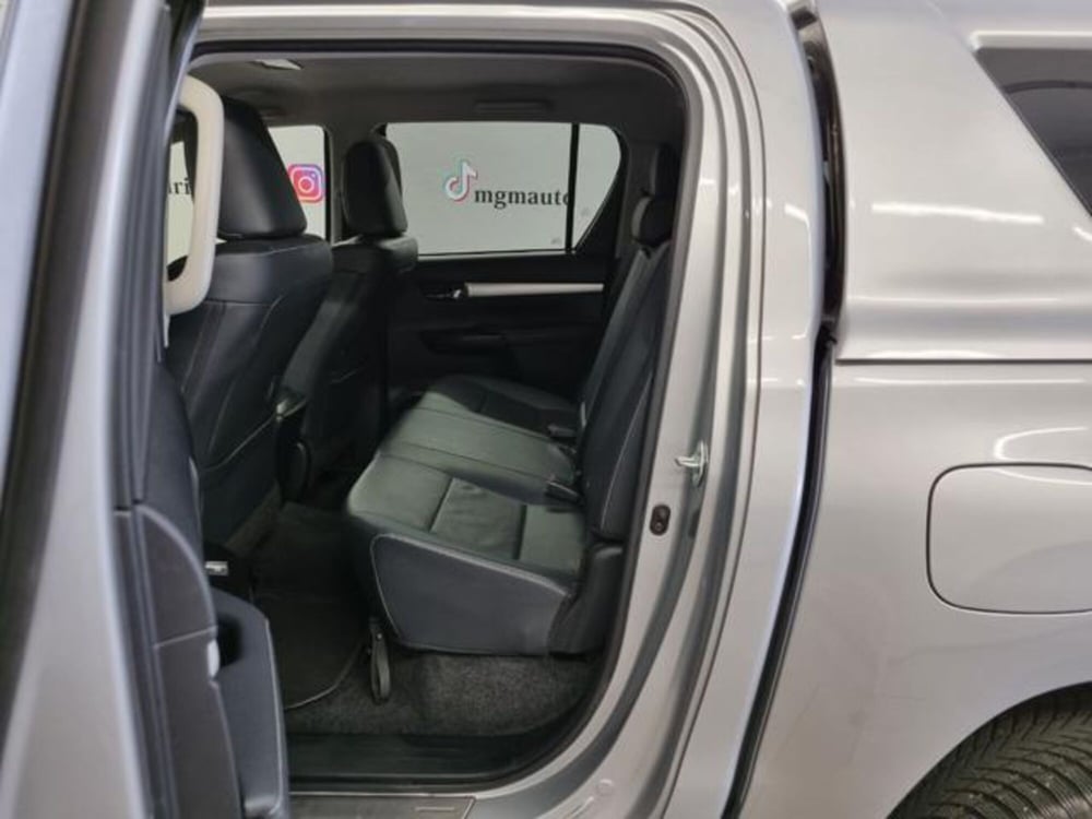 Toyota Hilux usata a Como (9)