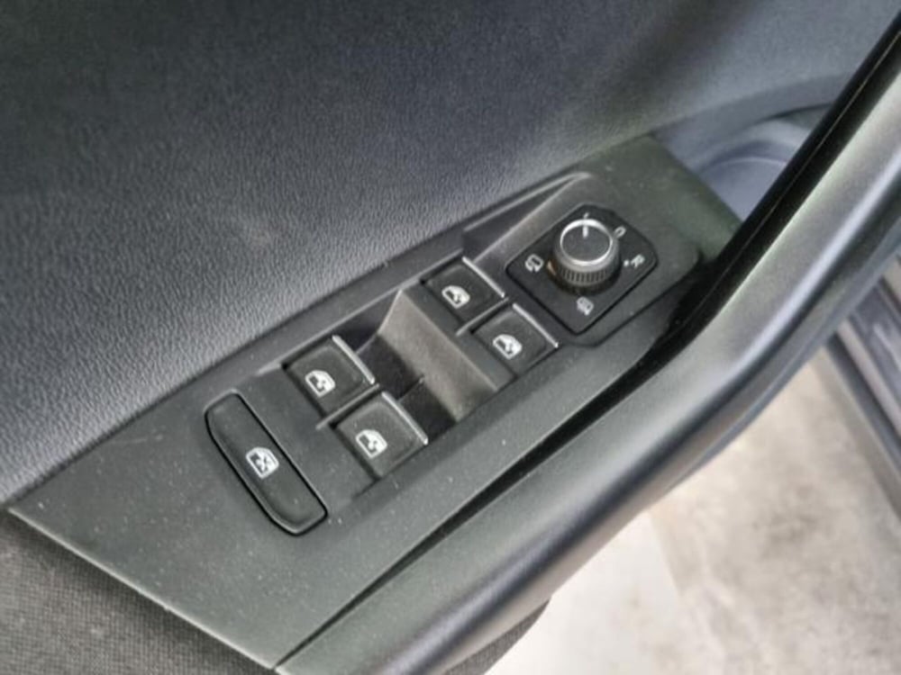Volkswagen Taigo usata a Como (20)