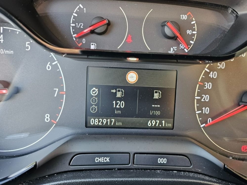 Opel Crossland usata a Foggia (11)
