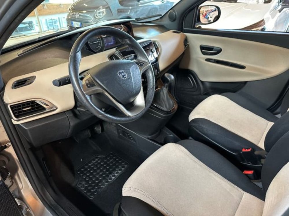Lancia Ypsilon usata a Vicenza (7)