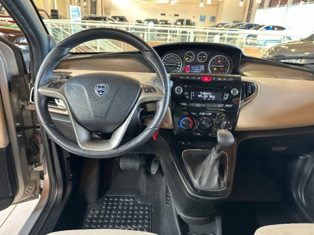 Lancia Ypsilon usata a Vicenza (9)