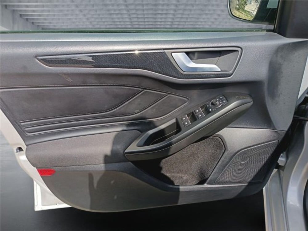 Ford Focus Station Wagon usata a Bari (9)
