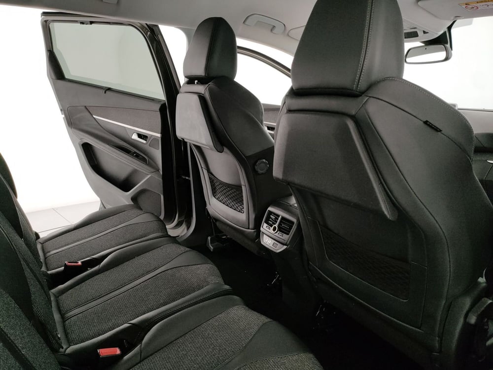Peugeot 5008 nuova a Caserta (10)