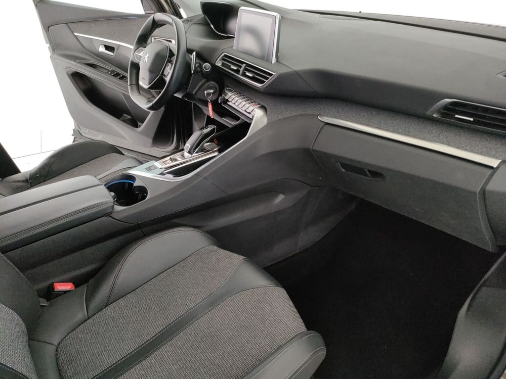 Peugeot 5008 nuova a Caserta (14)