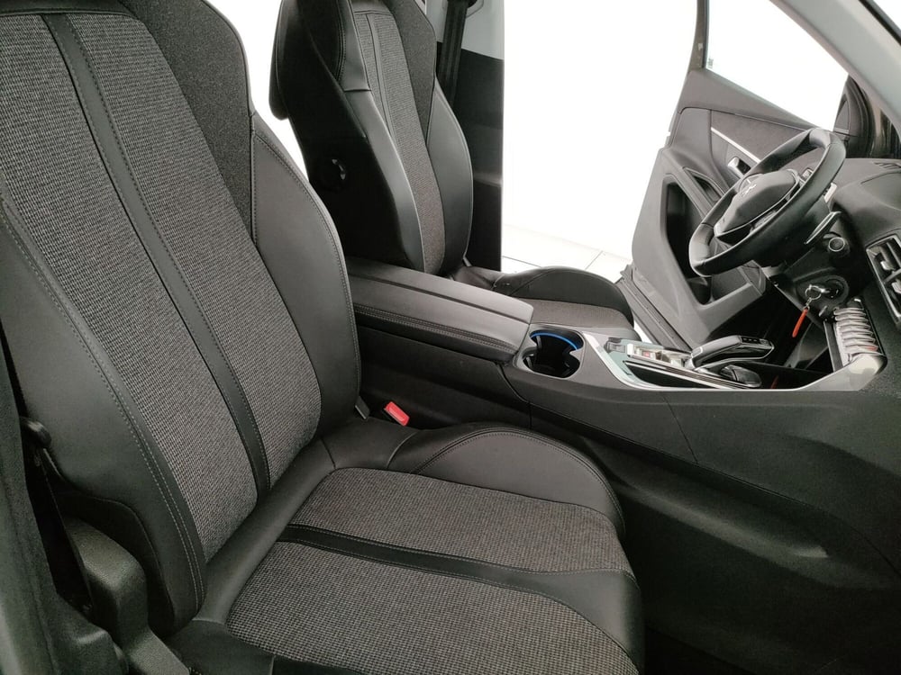 Peugeot 5008 nuova a Caserta (15)
