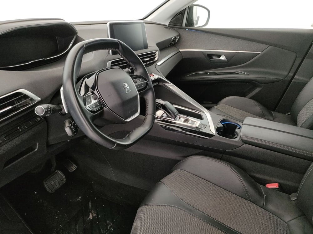 Peugeot 5008 nuova a Caserta (18)