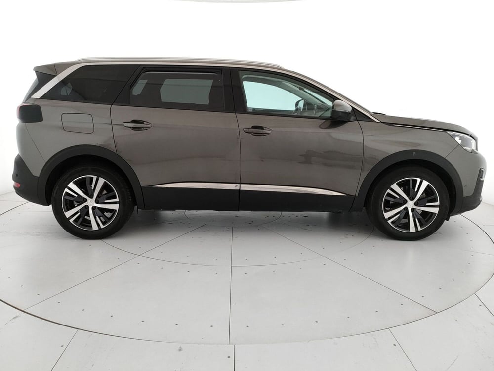 Peugeot 5008 nuova a Caserta (4)