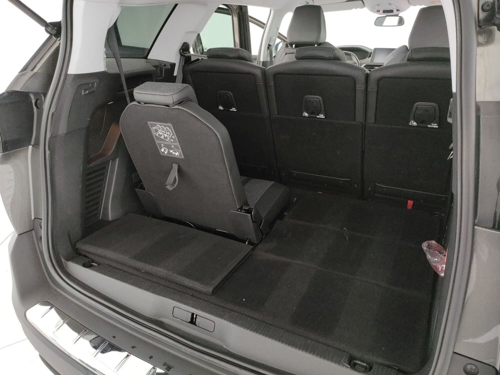 Peugeot 5008 nuova a Caserta (8)