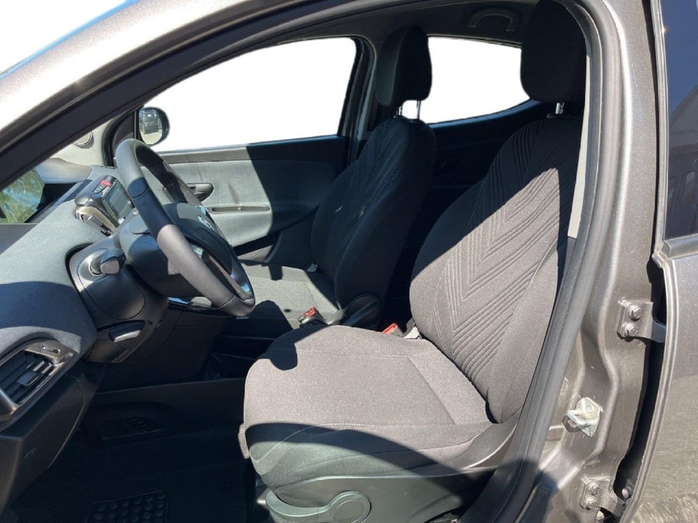 Lancia Ypsilon usata a Torino (10)