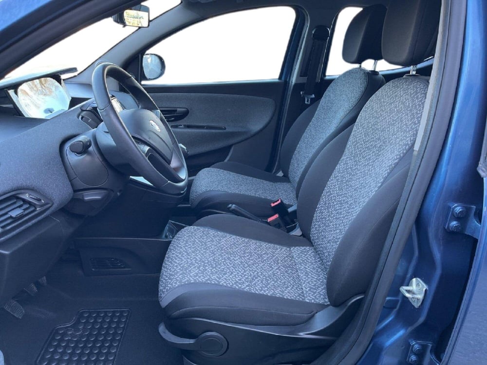 Lancia Ypsilon usata a Torino (9)